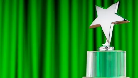 Star trophy green