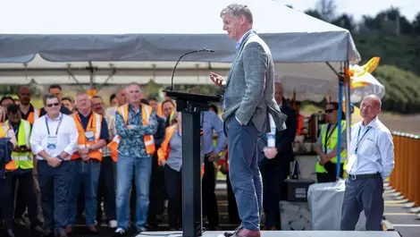 Blackwoods.druryopening   sir bill english addresses guests